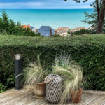 Le Carré : terrasse et jardin avec vue sur la mer