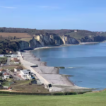 Vue aérienne des falaises blanches de la Côte d'Albâtre en Normandie