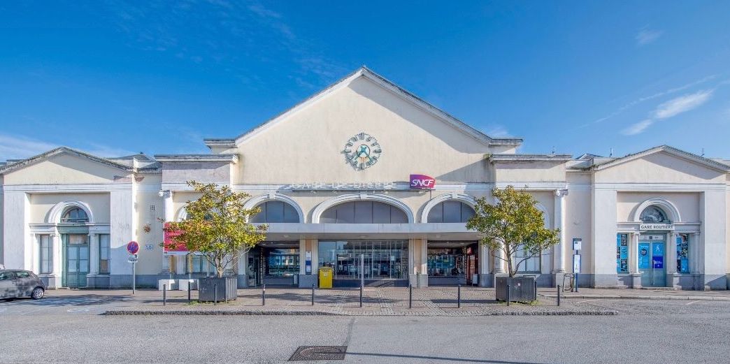 Gare de Dieppe, arrivée en train depuis Paris pour rejoindre Pourville-sur-Mer