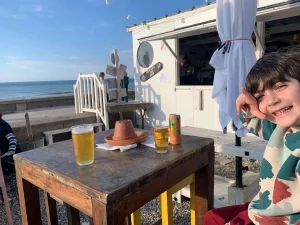 Lire la suite à propos de l’article Les Cabines Pourville beach bar : elles rouvrent, et c&rsquo;est la meilleure nouvelle du printemps